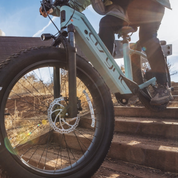 Cyrusher Aura electric bike on a ride 3