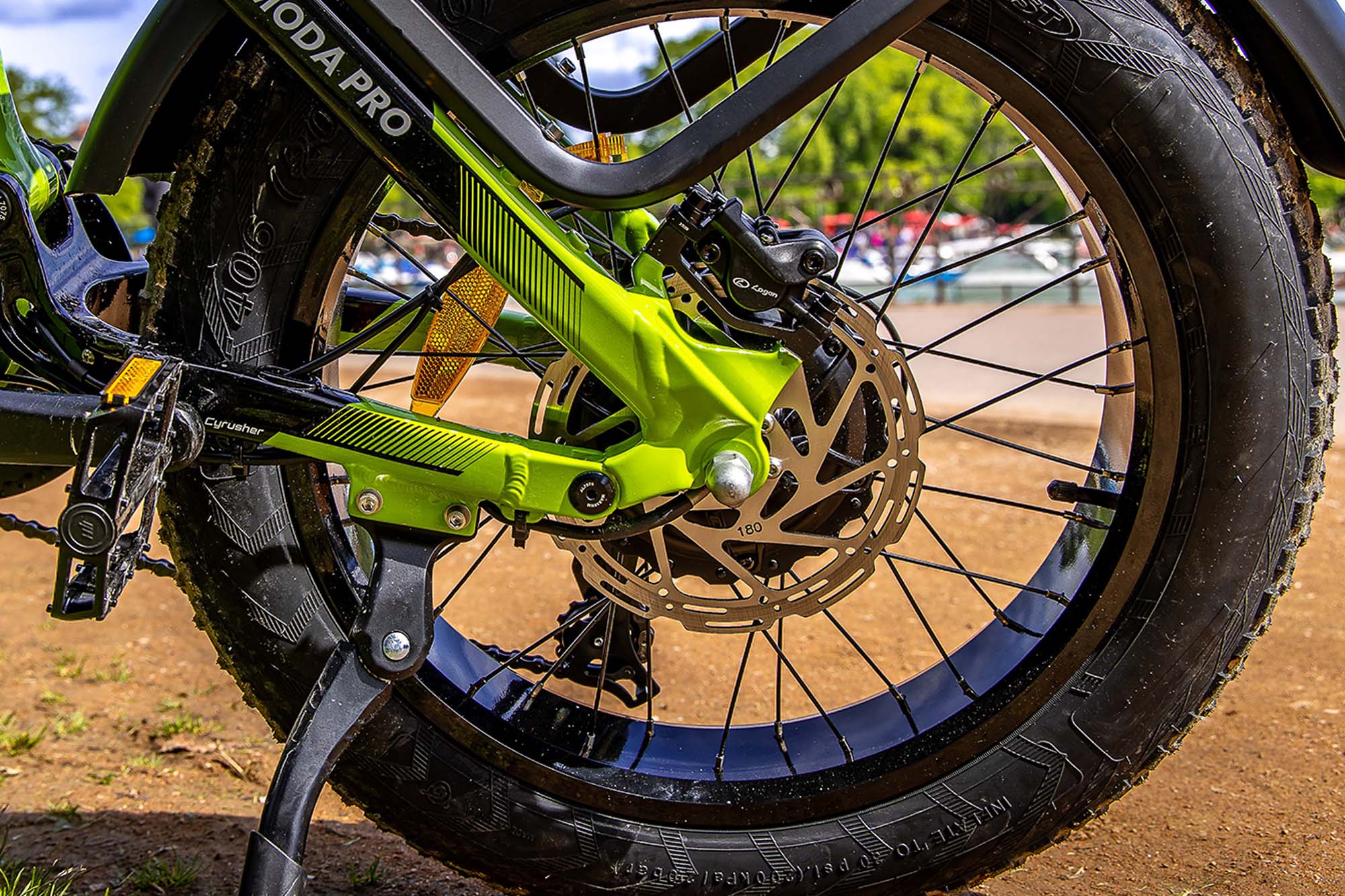 Cyrusher Kommoda Pro – Hydraulic brakes with 180 mm rotors